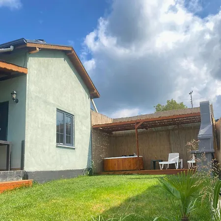 Сasa de vacaciones Deva Garden Tiny House *